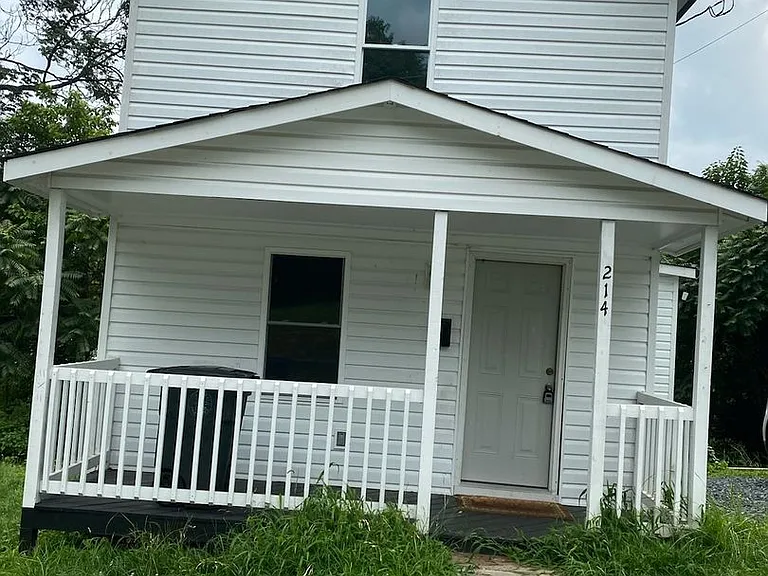 214 Pine St — Photo 1