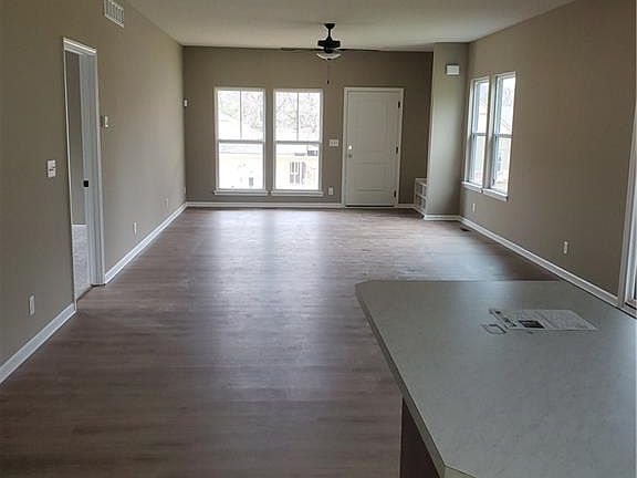4th image of 3033 Getty St