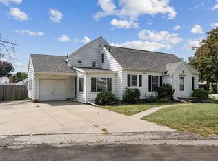 1287 Hazel Dr NE, Cedar Rapids, IA 52402