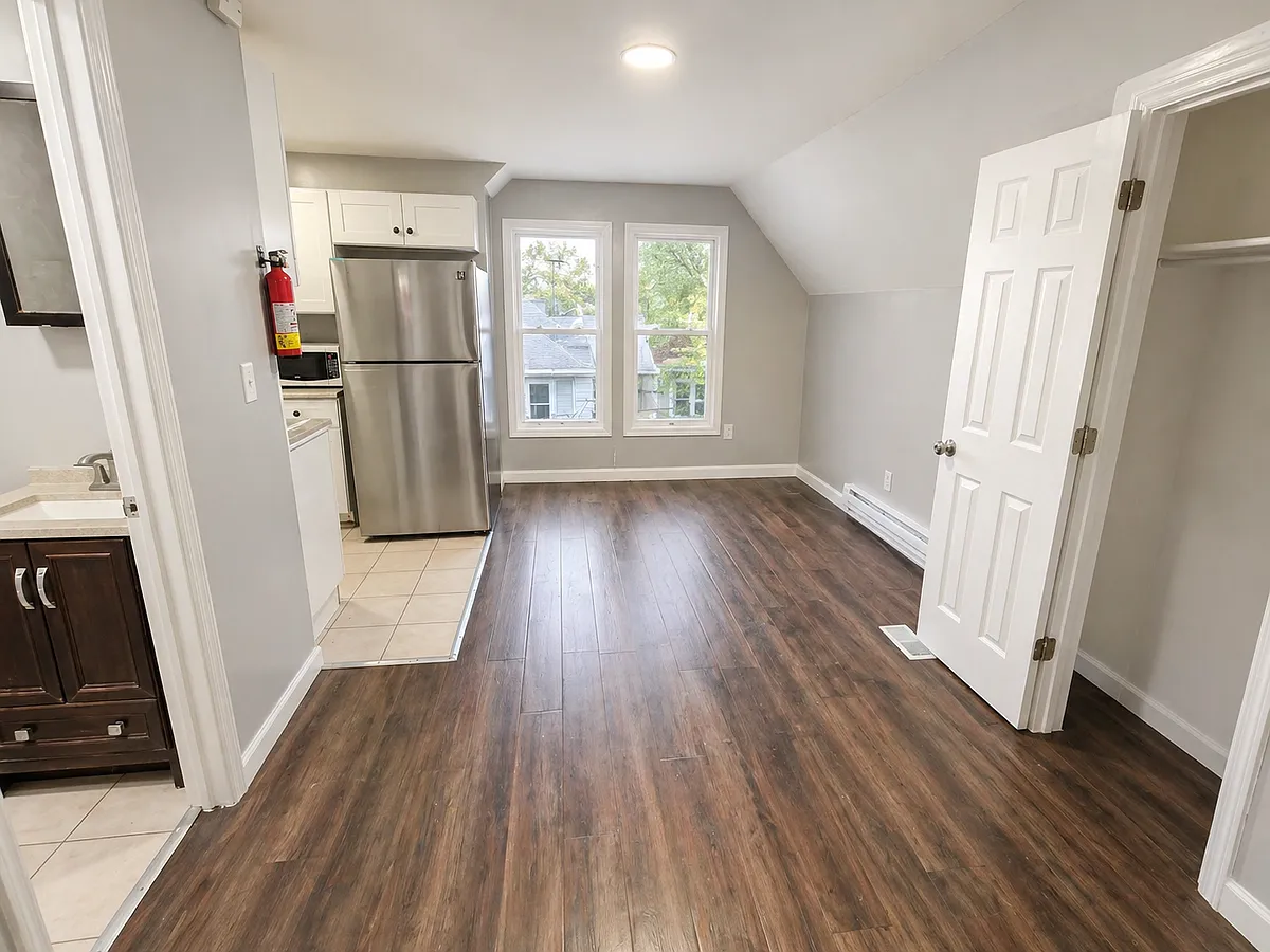 Building Photo - 748 S 16th St #3B