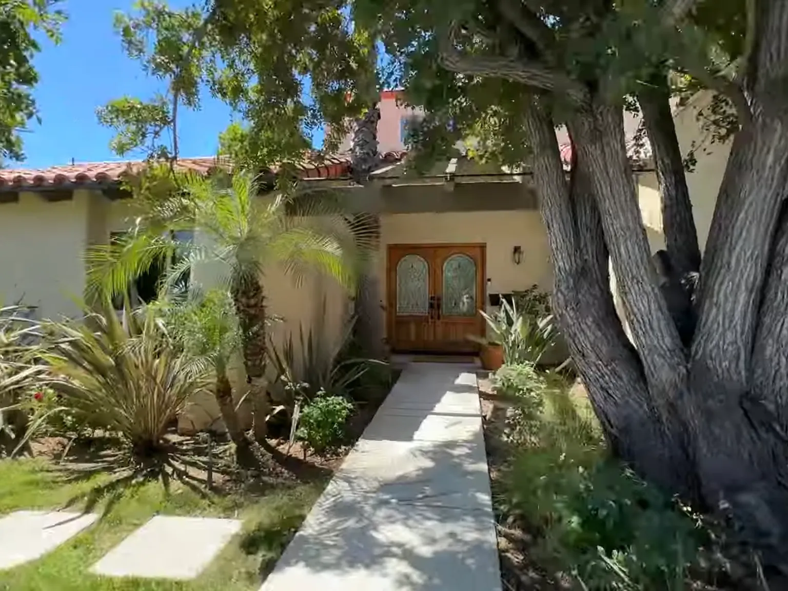 4 bed, 2291 sqft, $6,800 — Photo 3