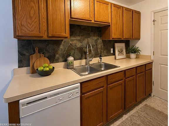 4th image of 28165 Raleigh Crescent Dr