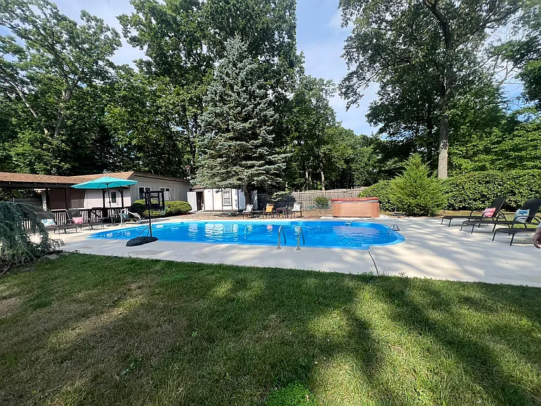 804 Columbia Rd — Photo 32