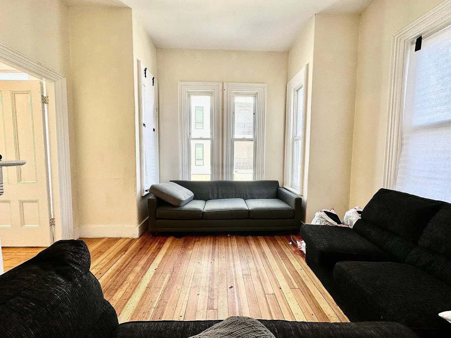 8 bed, 3.5 bath, 2500 sqft, $1,100 — Photo 3