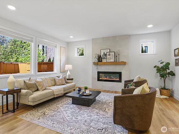 5th image of 121 171st Pl SW Unit B