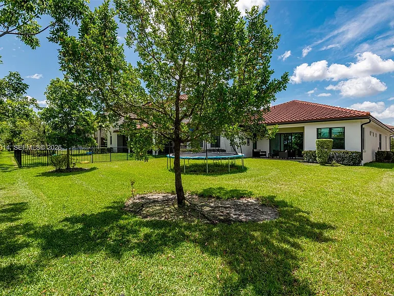 12835 Bayside Ct — Photo 38