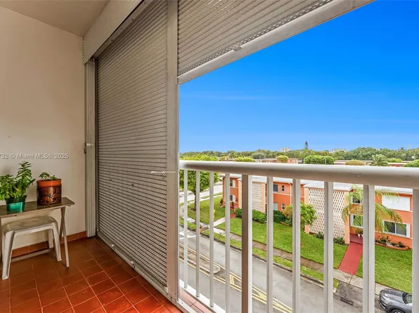 3661 SW 9th Ter APT 402, Miami, FL 33135