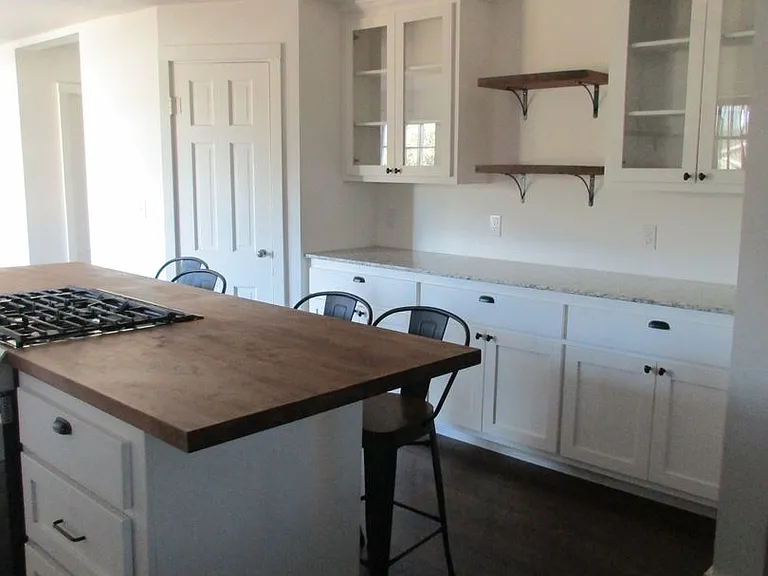 604 S Spring St — Photo 7