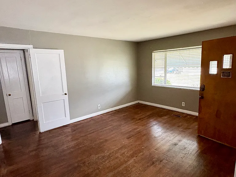 5513 Avenue P — Photo 6