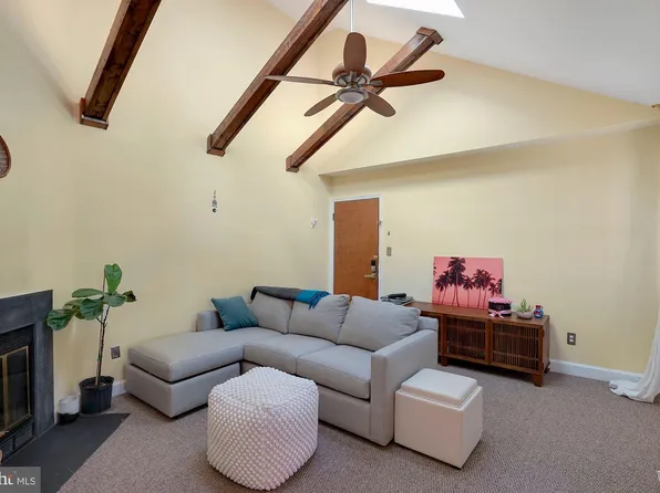 2102 N Scott St APT 111, Arlington, VA 22209