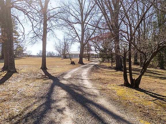 3rd image of 865 Pickett Rd