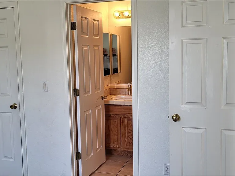652 Holly St — Photo 11