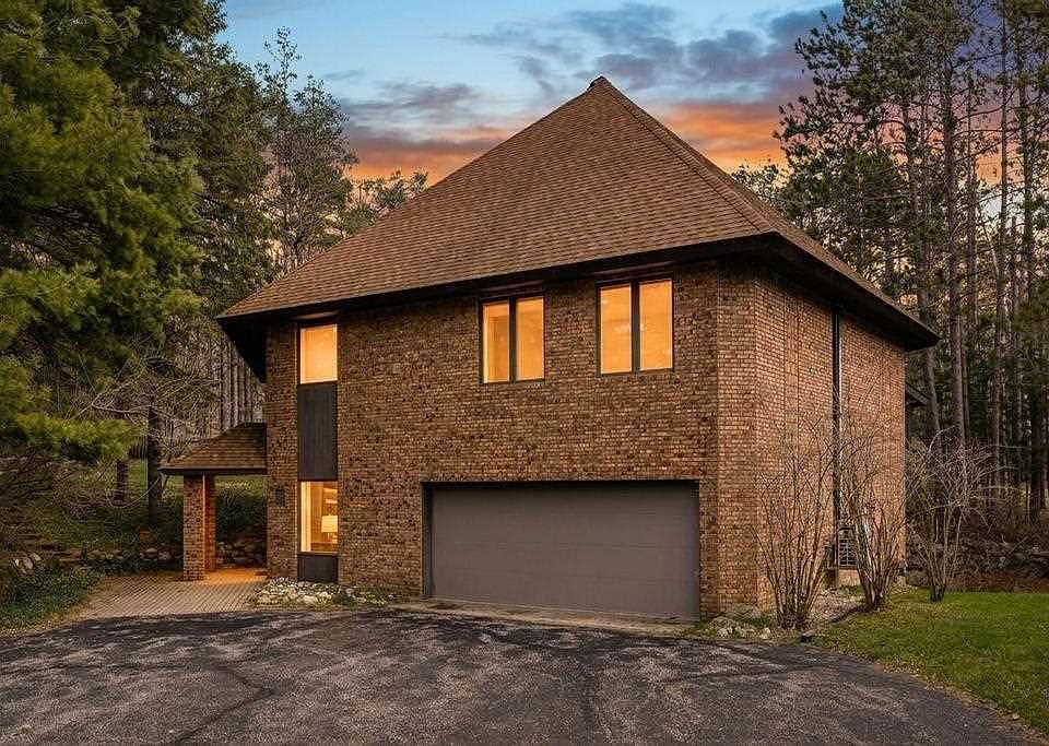 1st image of 340 Hill St