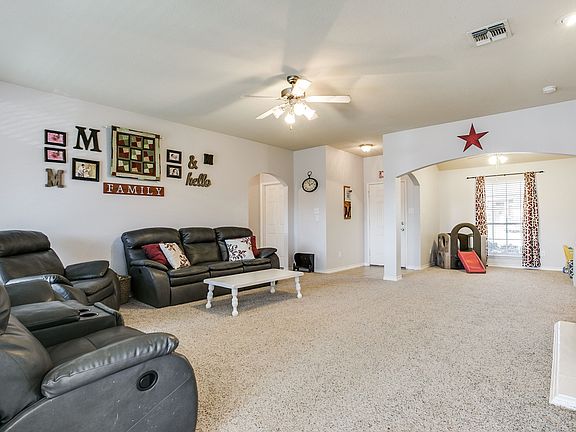 5th image of 836 Evergreen Ln