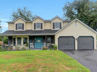 408 Briar Ln, Chambersburg, PA