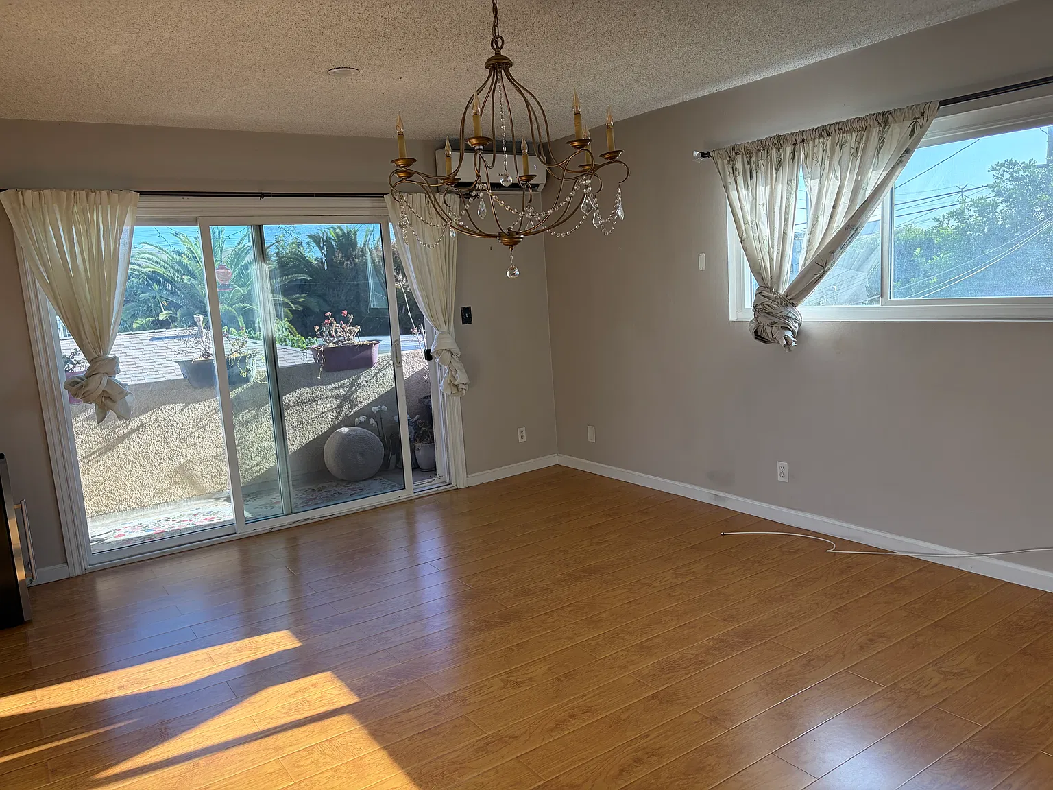 2 bed, 1050 sqft, $3,300 — Photo 2