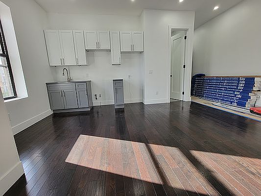 2nd image of 392 Linden St #4A