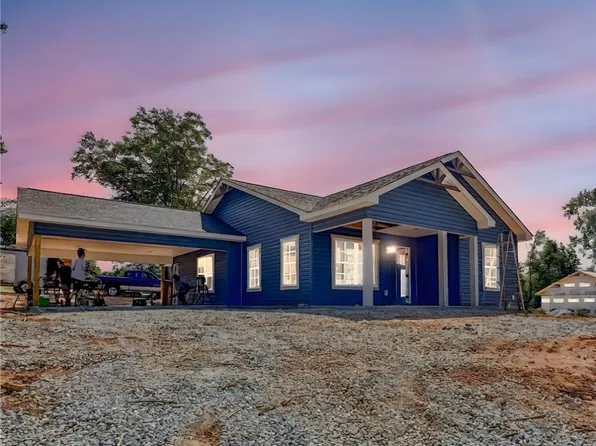 607 S Walnut St, Seneca, SC 29678