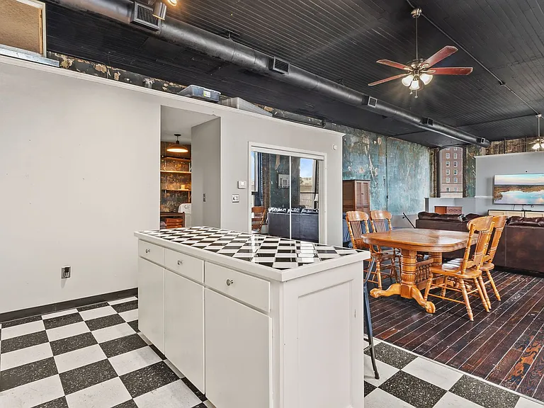213 Olive St — Photo 9