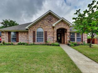 1733 Spinnaker Ln, Azle, TX 76020