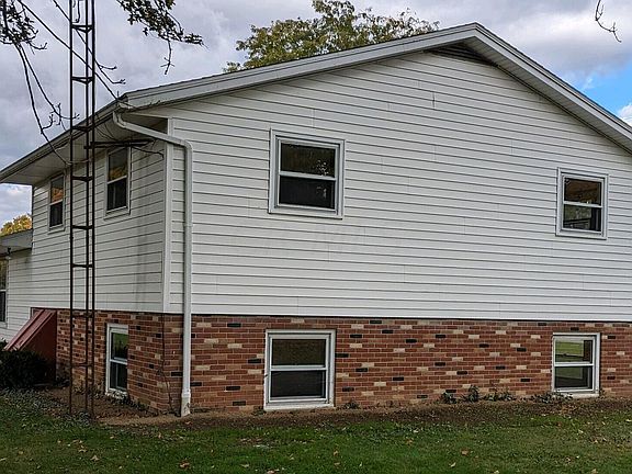 3rd image of 24 Harclay Ct