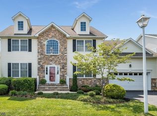 12 Higgins Ct, Raritan Twp., NJ 08822