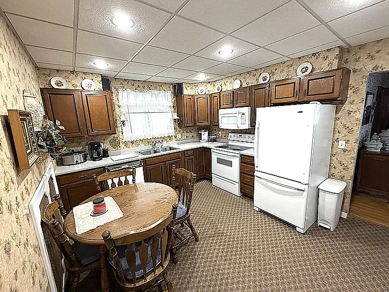 2 bed, 1.5 bath, 1300 sqft, $1,290 — Photo 3