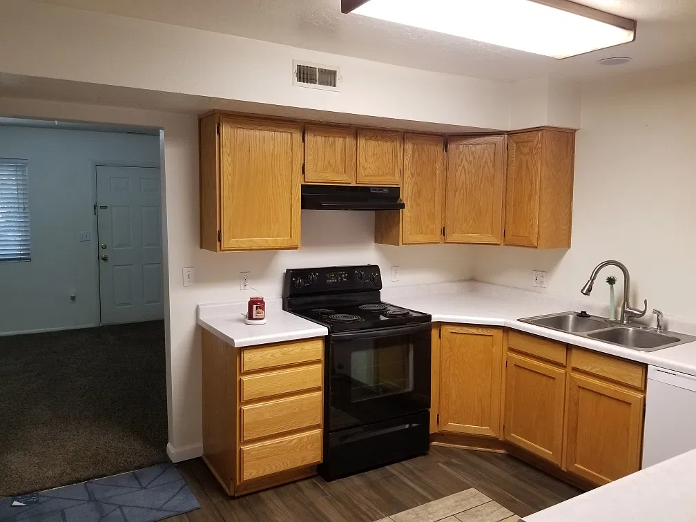 410 W 400 N — Photo 2