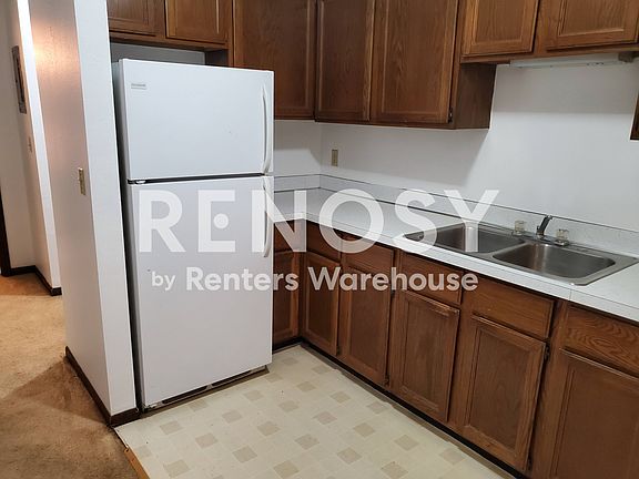 3rd image of 110 E 1st St S APT 2
