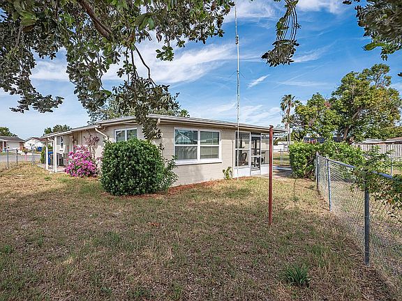 2nd image of 2526 Fentress Pl