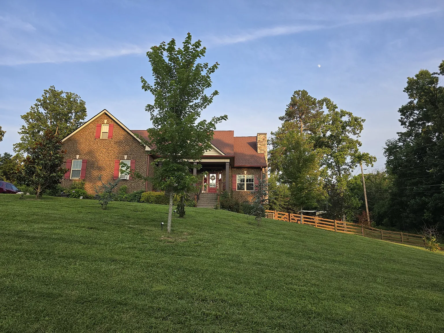 3 bed, 2.5 bath, 2566 sqft, $2,800 — Photo 2