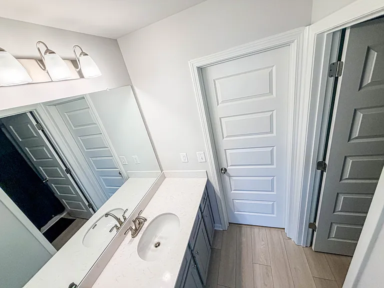 628 Sidney Ct — Photo 23