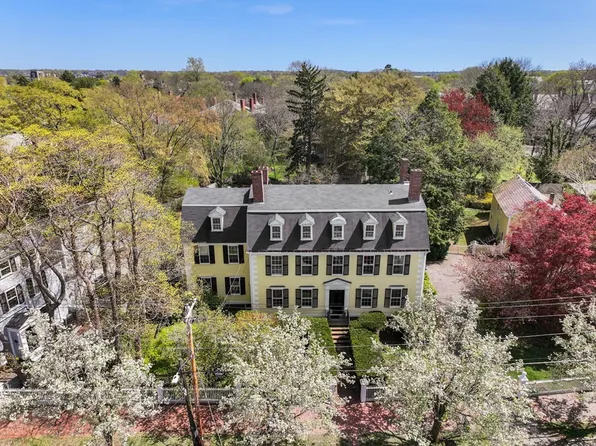 365 Essex St, Salem, MA 01970