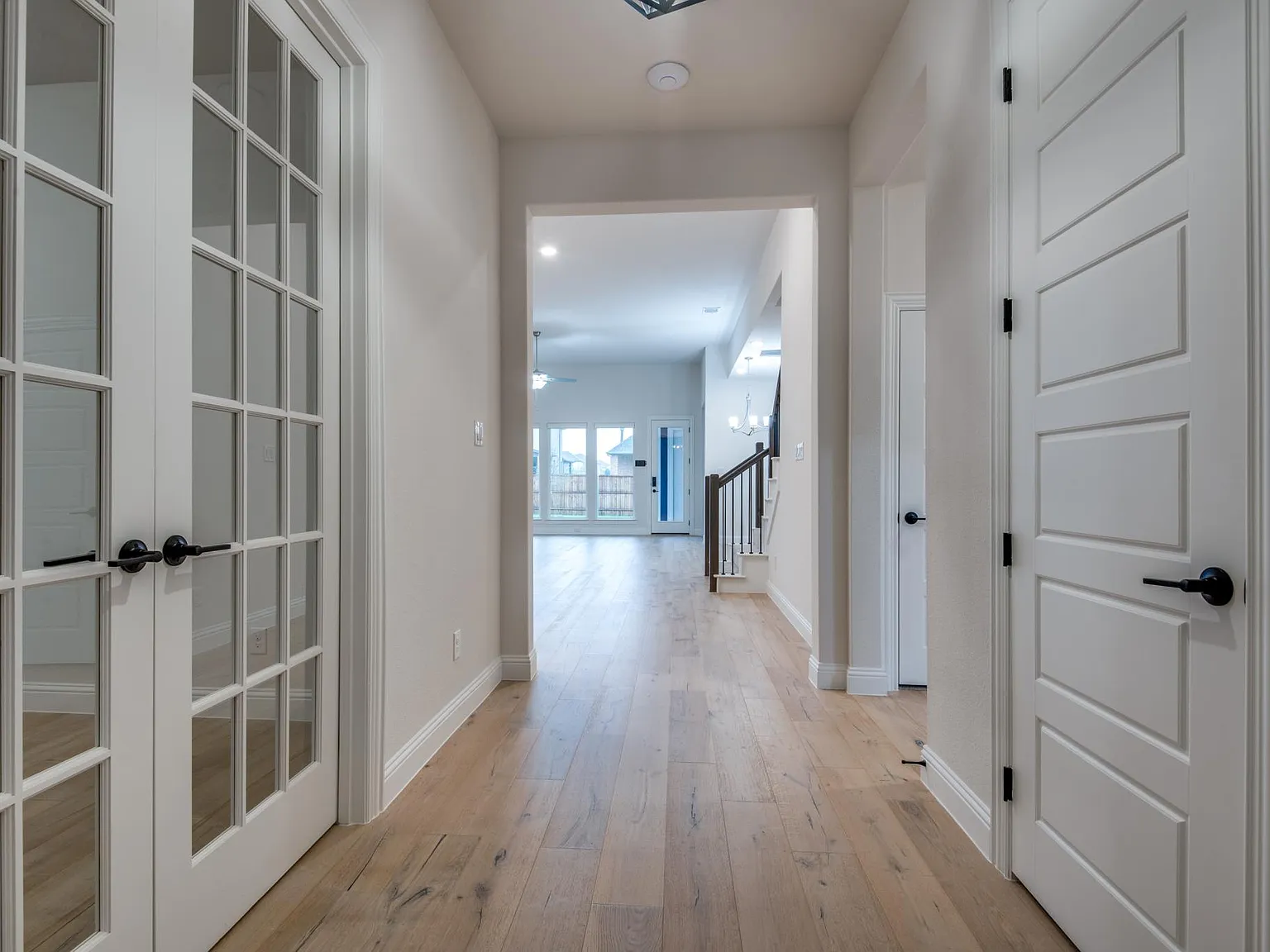 3 bed, 2584 sqft, $4,000 — Photo 3