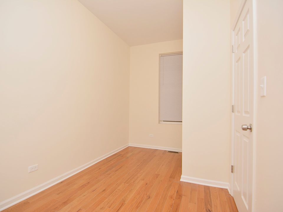 1st image of 1521 W 18th Pl #2FRONT