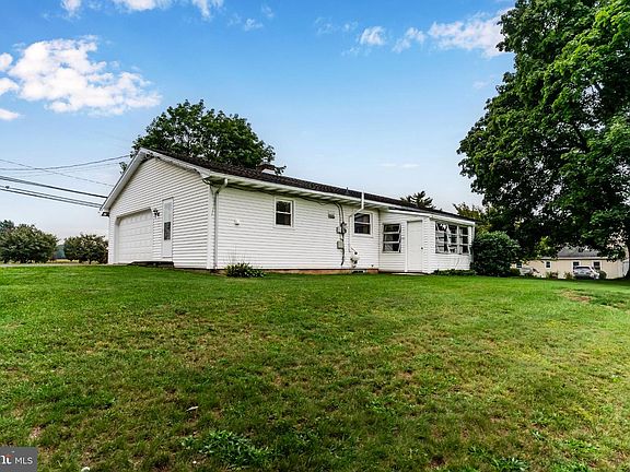 5th image of 725 Hogestown Rd