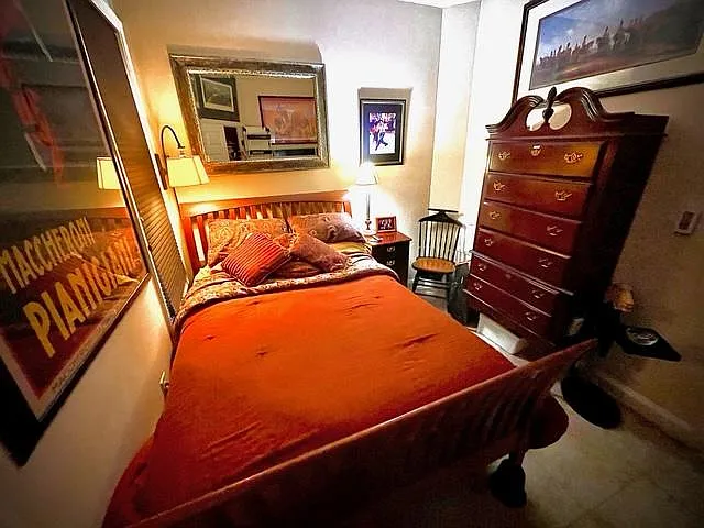 1 bed, 1100 sqft, $2,400 — Photo 3