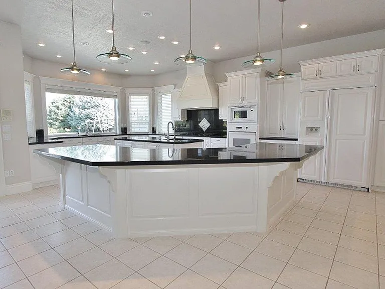 2291 N Greenview Ct — Photo 10