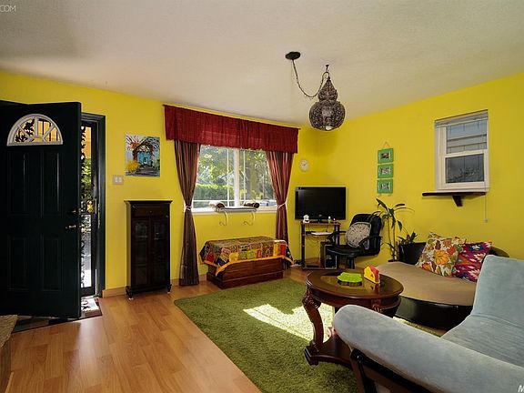 4th image of 3009 California Ave