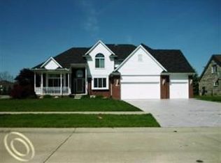 52601 Forest Hill Dr, Chesterfield, MI 48047