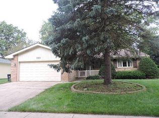 720 Carlton Dr, Elgin, IL 60120