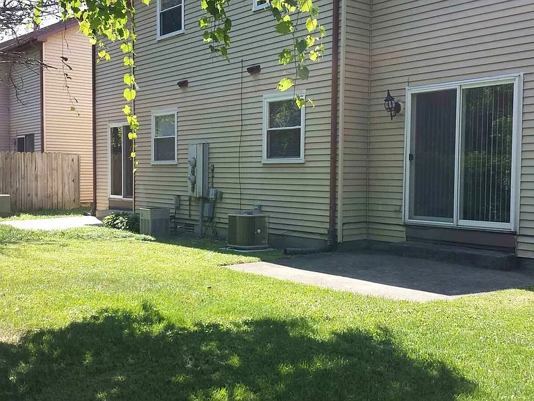 1010 Valley Side Dr #1012 — Photo 8