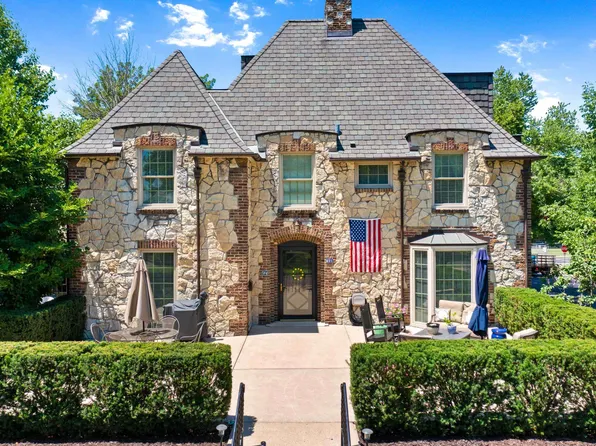 601 S 6th St, Pekin, IL 61554