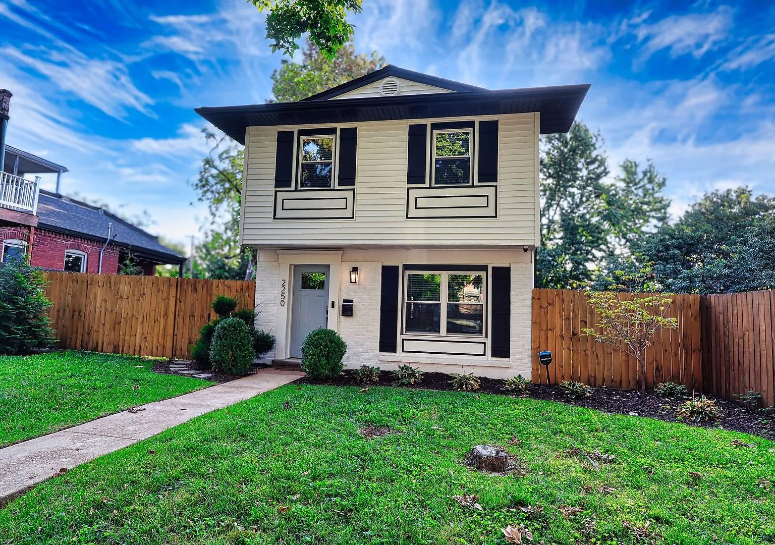 Beautifully Updated 4 Bed 2 Bath in McKinley Heights — Photo 2