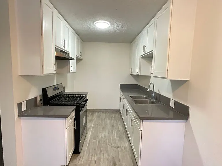 126 E Wilken Way — Photo 5