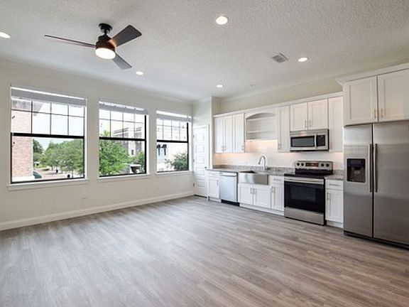 3rd image of 109 S Boyd St #306