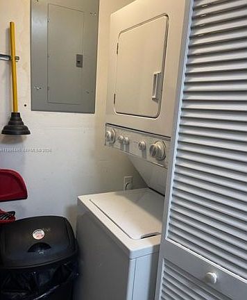 2nd image of 100 Lakeview Dr APT 207