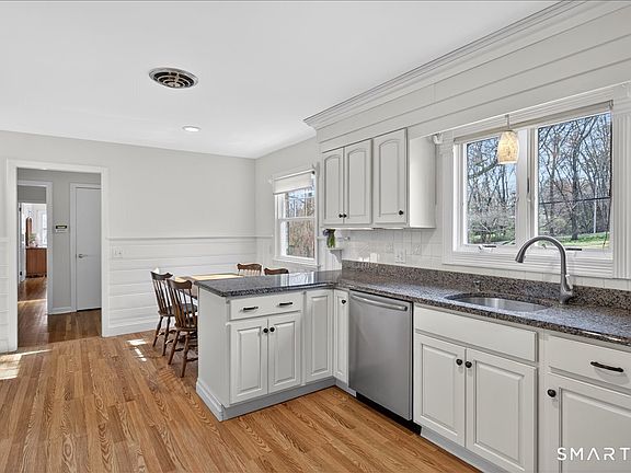 4th image of 7 Pleasant Hill Road