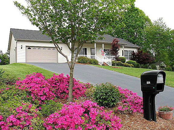 2nd image of 804 Kristen Ln