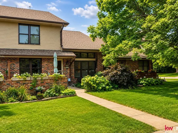 6626 Shenandoah Ct, Lincoln, NE 68510